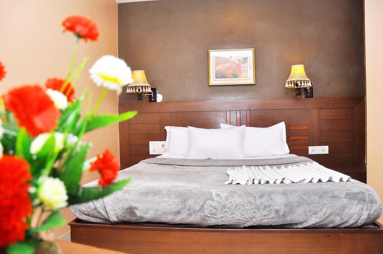 Royal Avenue Otel Bangalore Dış mekan fotoğraf