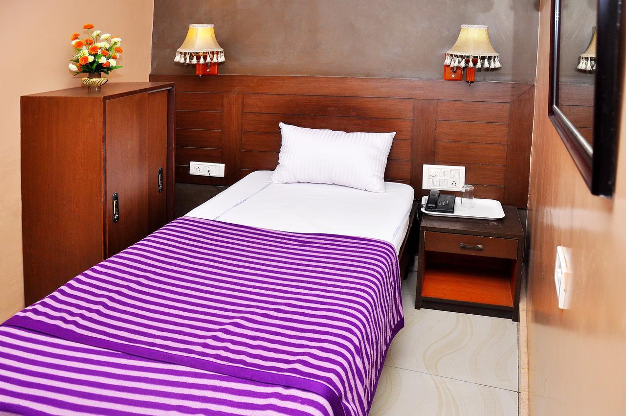 Royal Avenue Otel Bangalore Dış mekan fotoğraf